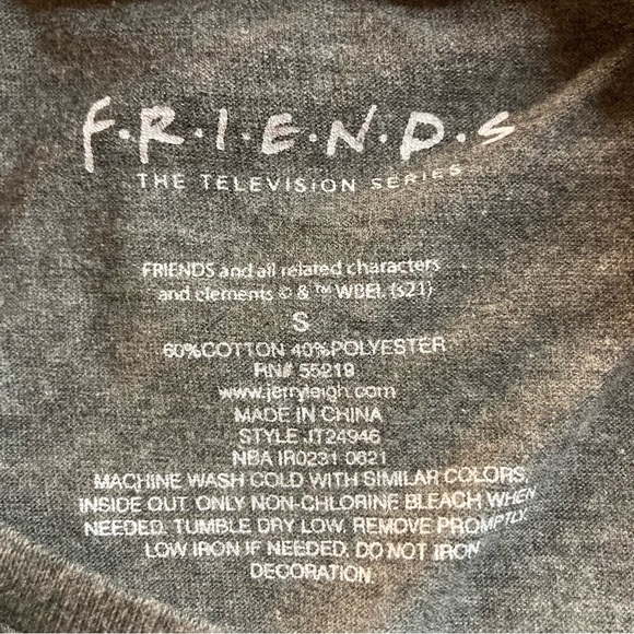 Friends womens T-shirt small - Picture 4 of 5